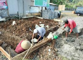 PEMBANGUNAN KANTOR PASAR DAN PENGECORAN JALAN PADUKUHAN SENGGOTAN